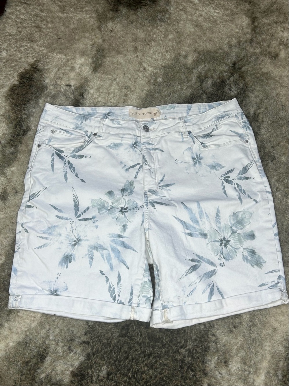 Soft Surroundings White Denim Shorts with Pale Blue Floral Print Sz 18W